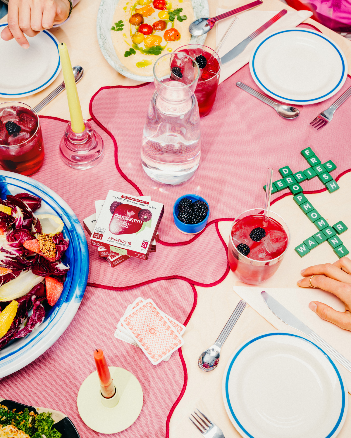 Deluxe Starter Set mit Brombeeren und Spielkarten.